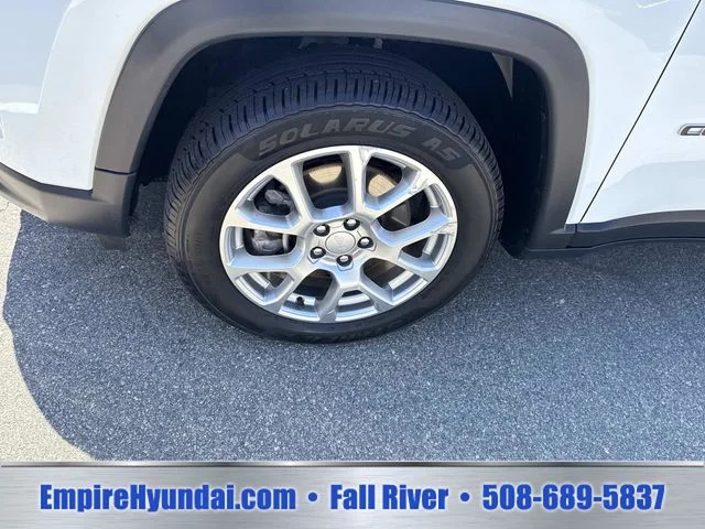 Used 2023 White Jeep Latitude Lux image 13