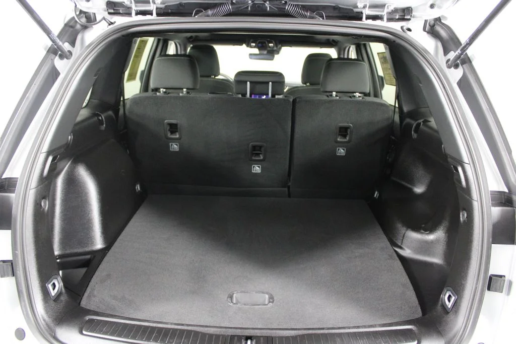 Used 2025 Silver Jeep Laredo X image 16
