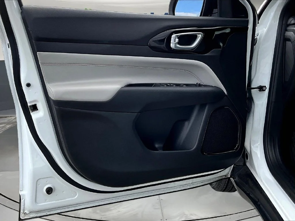 2025 Jeep Compass Limited - Photo 23
