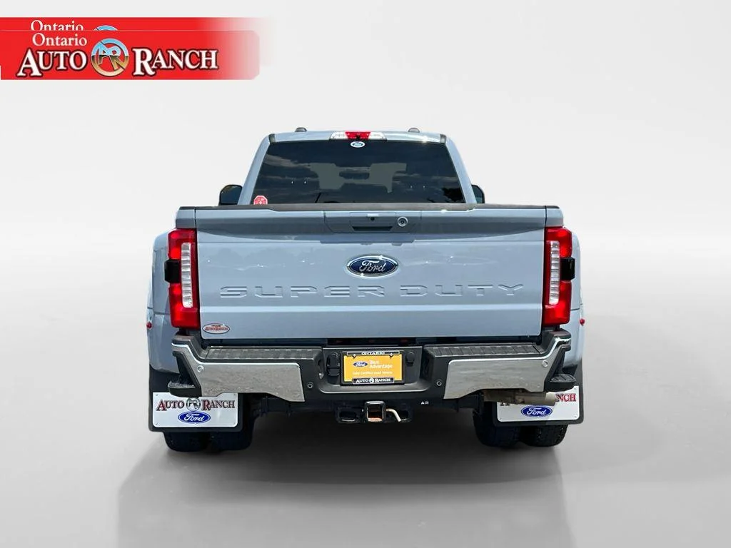 Used 2025 Glacier Grey Metallic Tri-Coat Ford LARIAT image 4