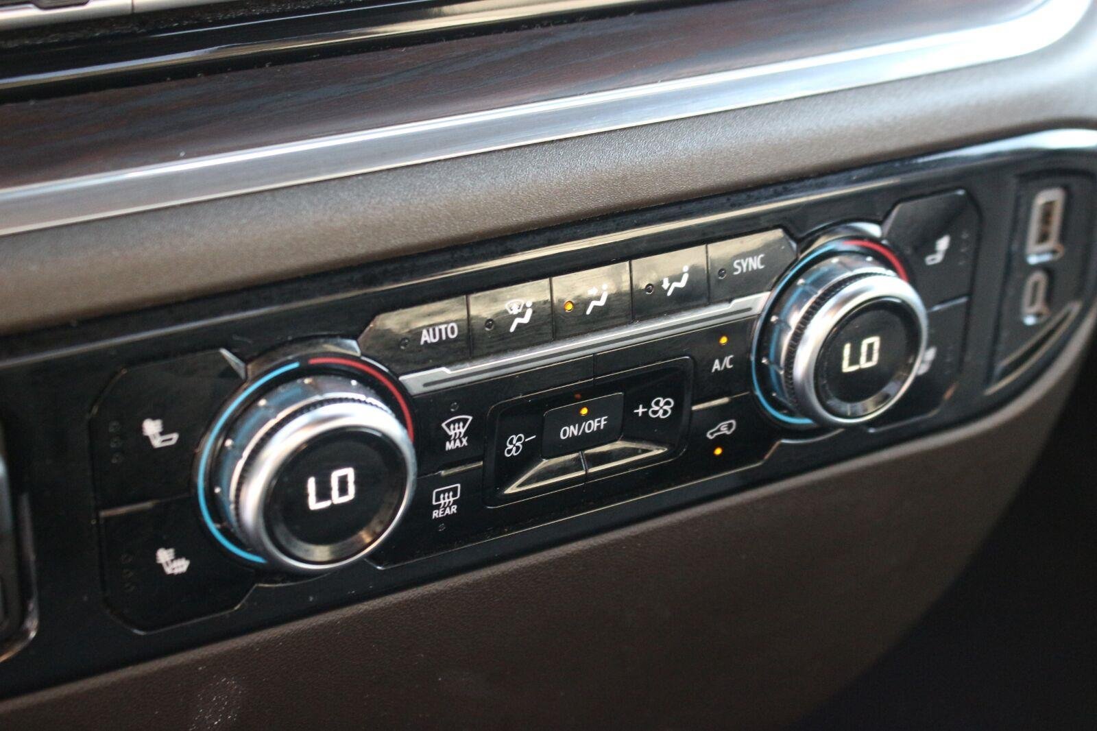 Used 2025 Summit White GMC SLT image 27