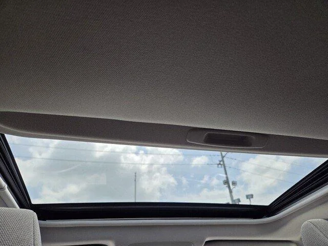 Used 2022 White Toyota XLE image 23