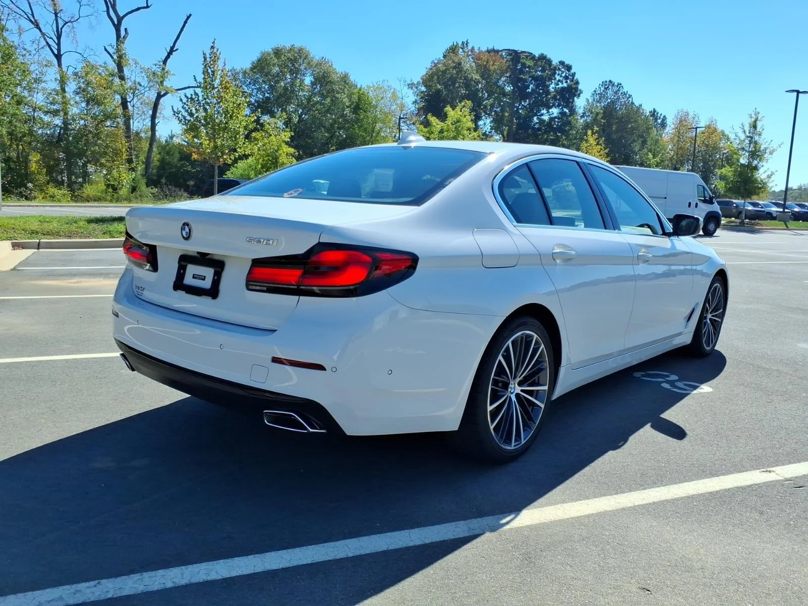 Used 2021 Alpine White BMW 530i image 2