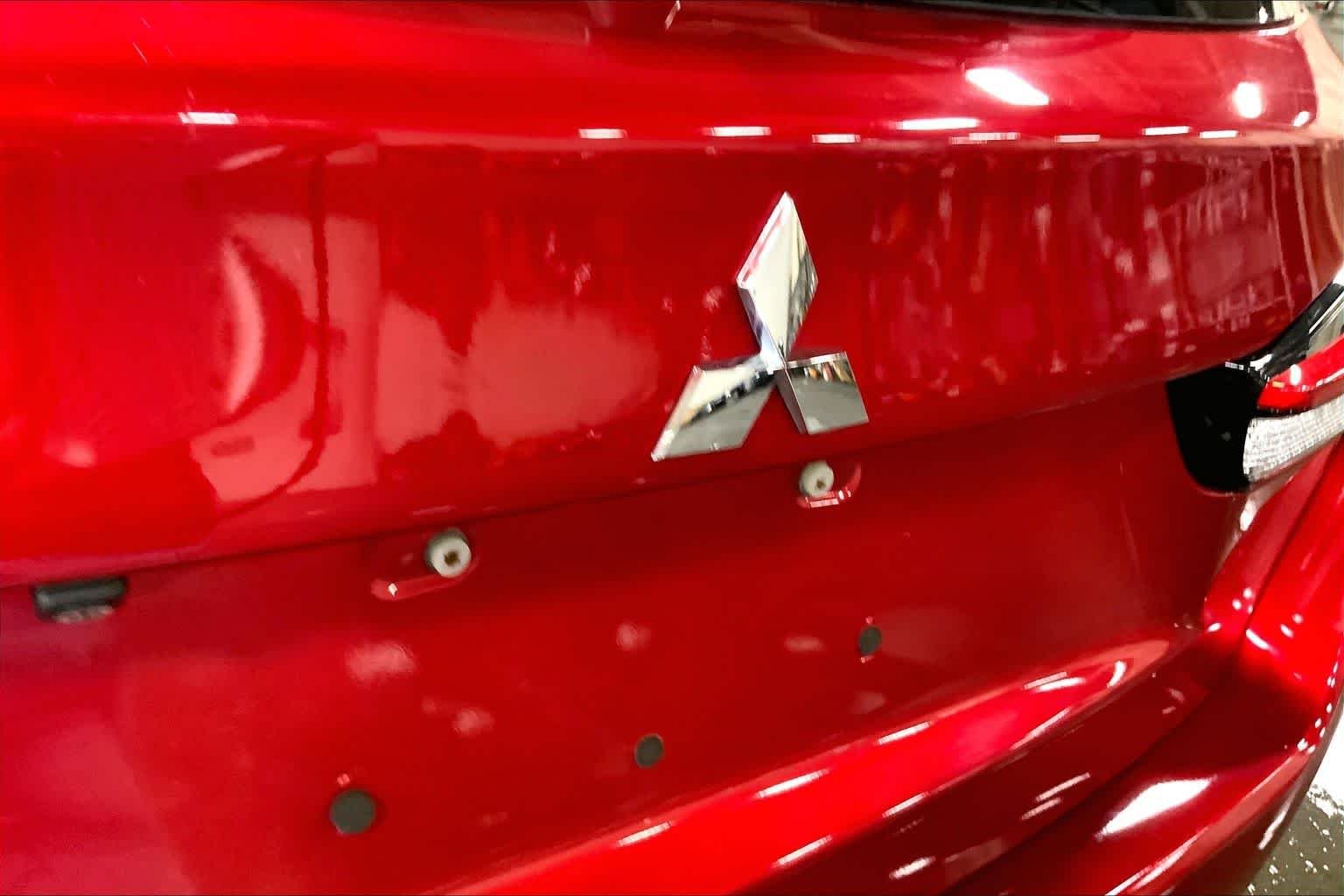 Used 2022 Red Diamond Mitsubishi ES image 10