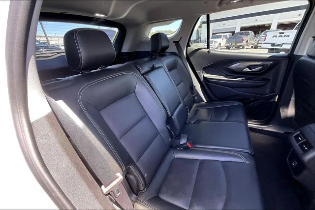 Used 2024 White GMC SLT image 29