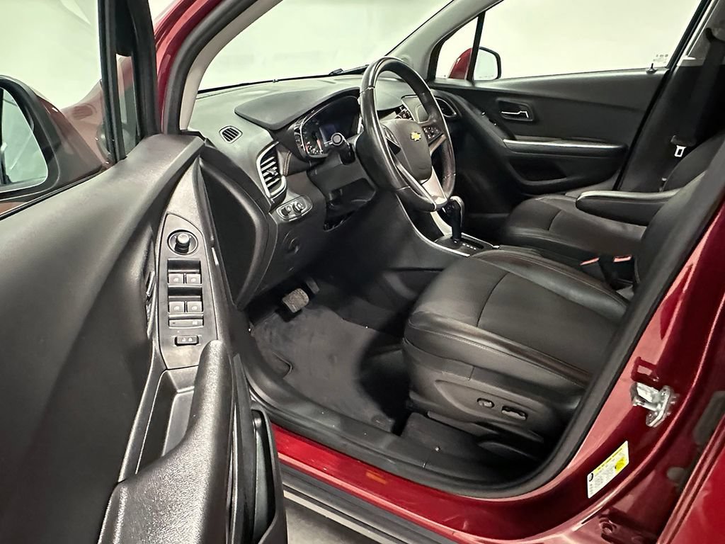 Used 2022 Crimson Metallic Chevrolet LT image 19