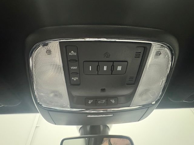 Used 2018 Black Jeep Altitude image 38