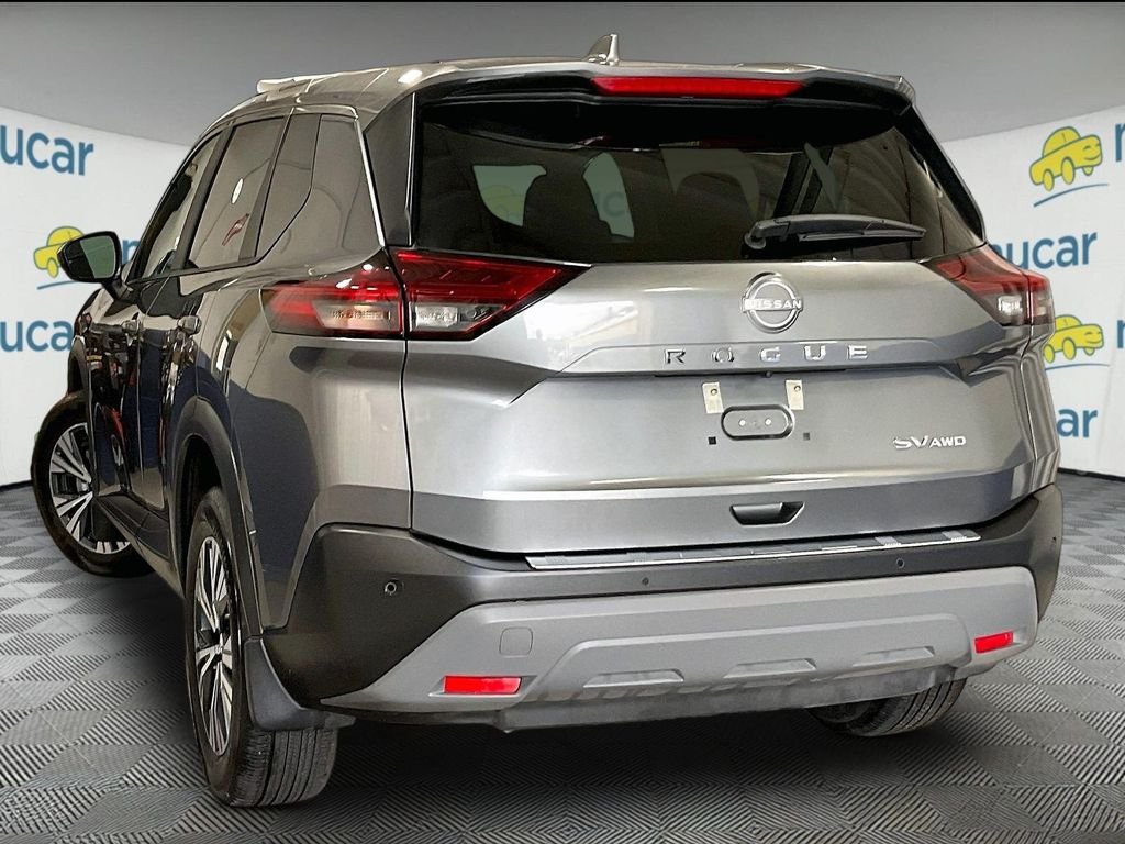 Used 2023 Gray Nissan SV image 3