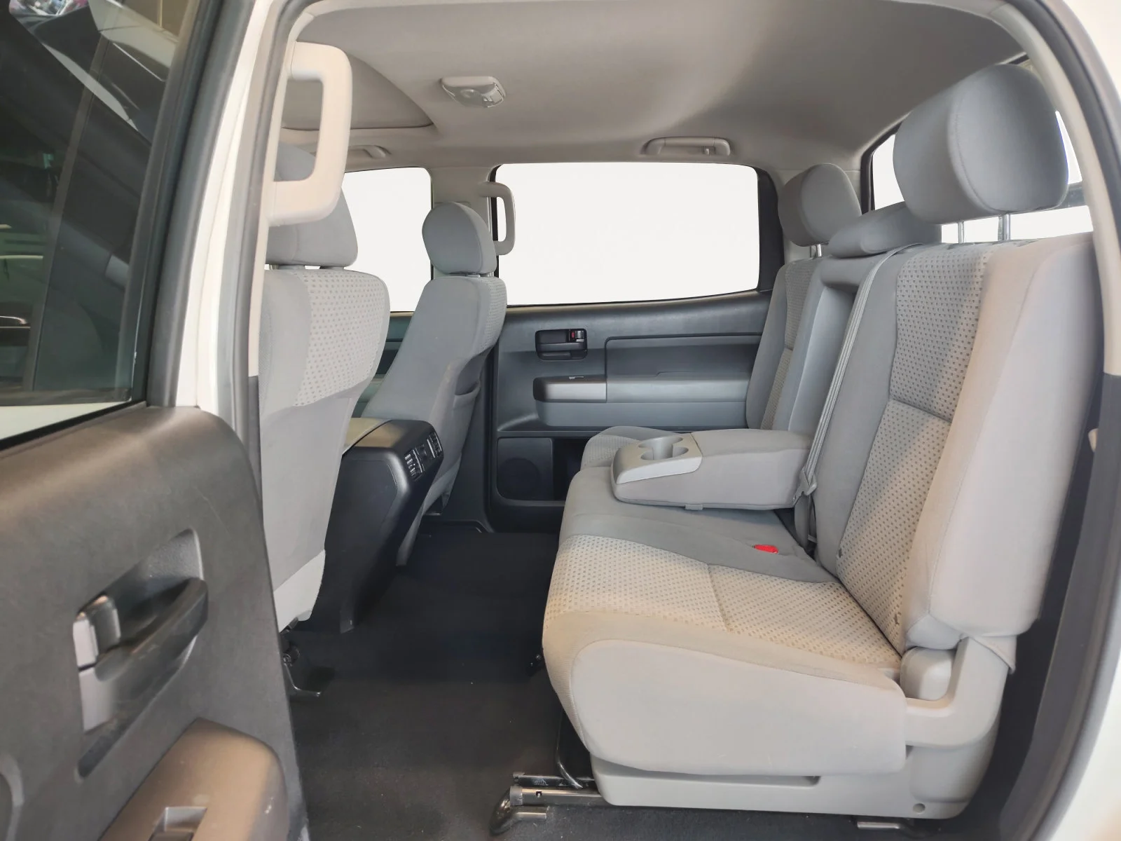 Used 2013 Super White Toyota Grade image 23