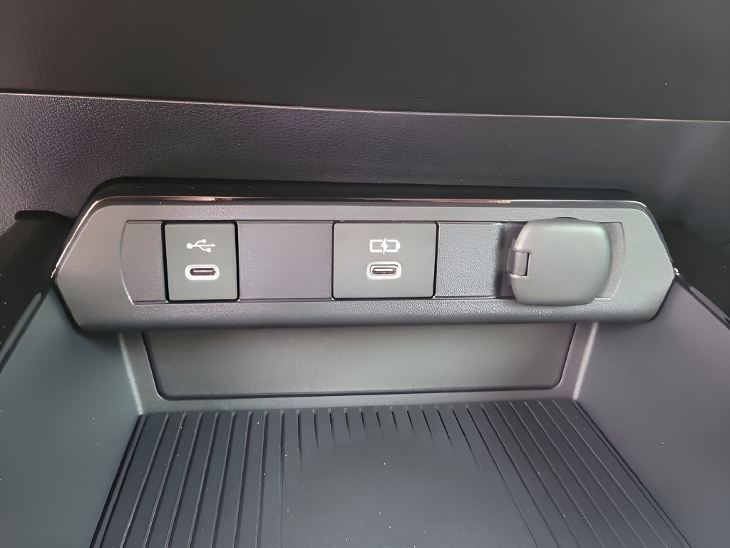 2026 Toyota Prius Plug-in Hybrid XSE - Photo 21