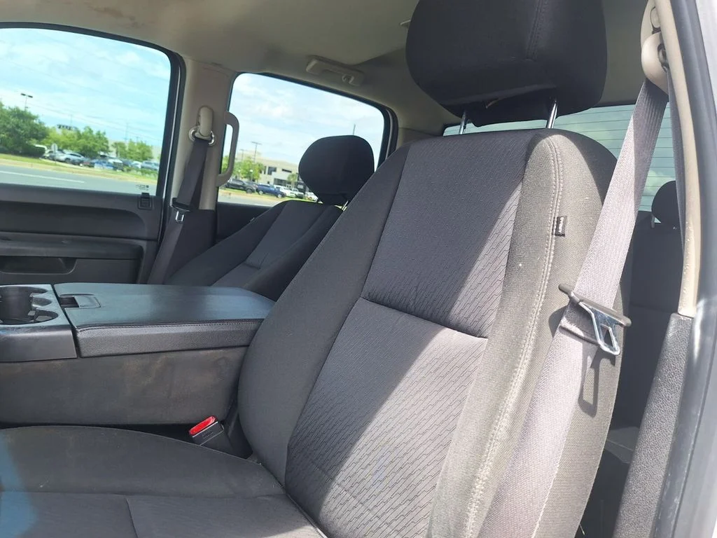 Used 2013 White GMC SLE image 10