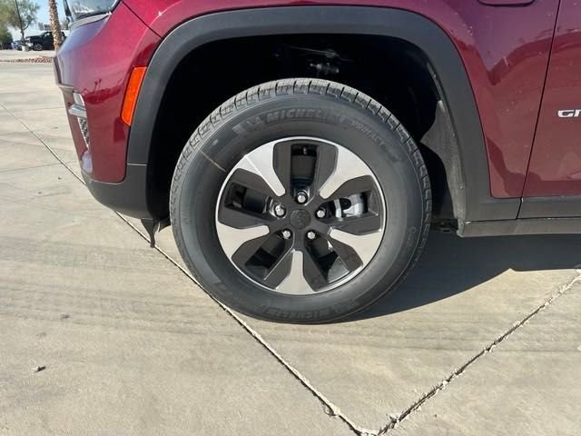 New 2024 Velvet Red Pearl-Coat Exterior Paint Jeep 4xe image 9