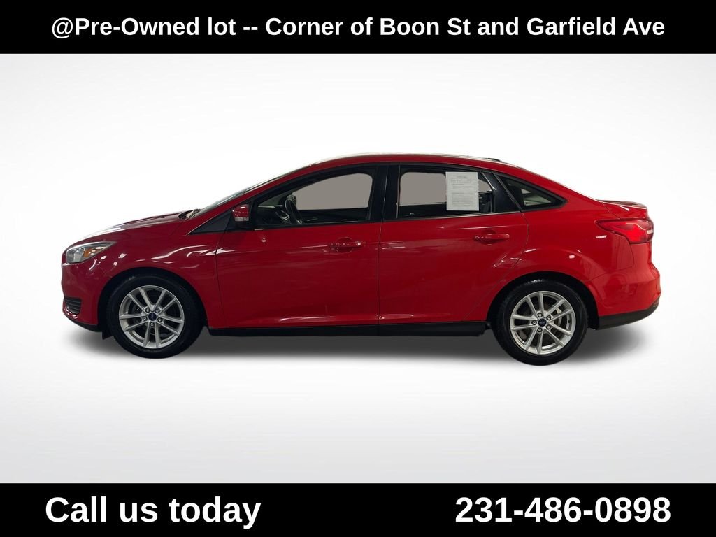 Used 2015 Red Ford SE image 2