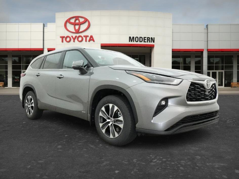 New 2026 Heavy Metallic Toyota Hybrid XLE image 21