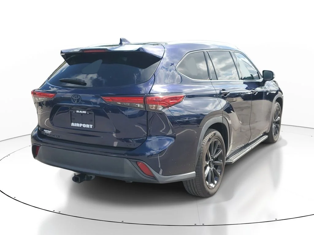Used 2022  Toyota XLE image 5