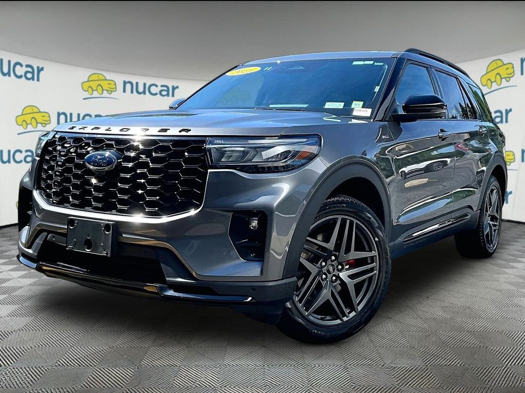 Used 2025 Gray Ford ST-Line image 3
