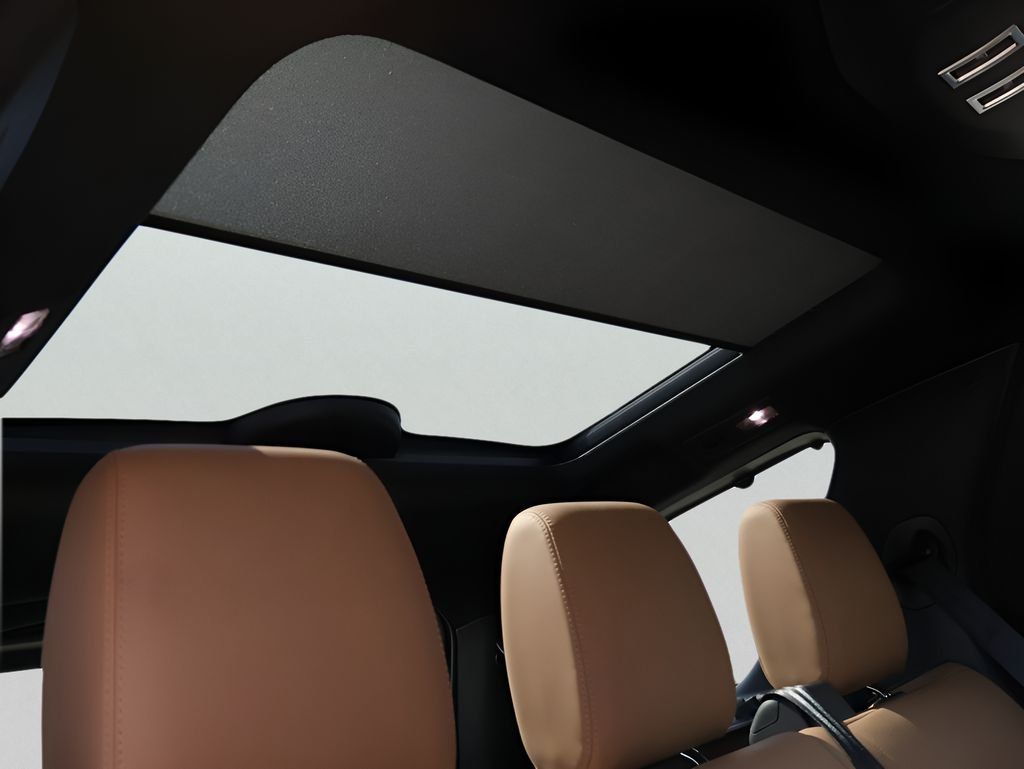 New 2026 Fuji White Land Rover Dynamic SE image 13