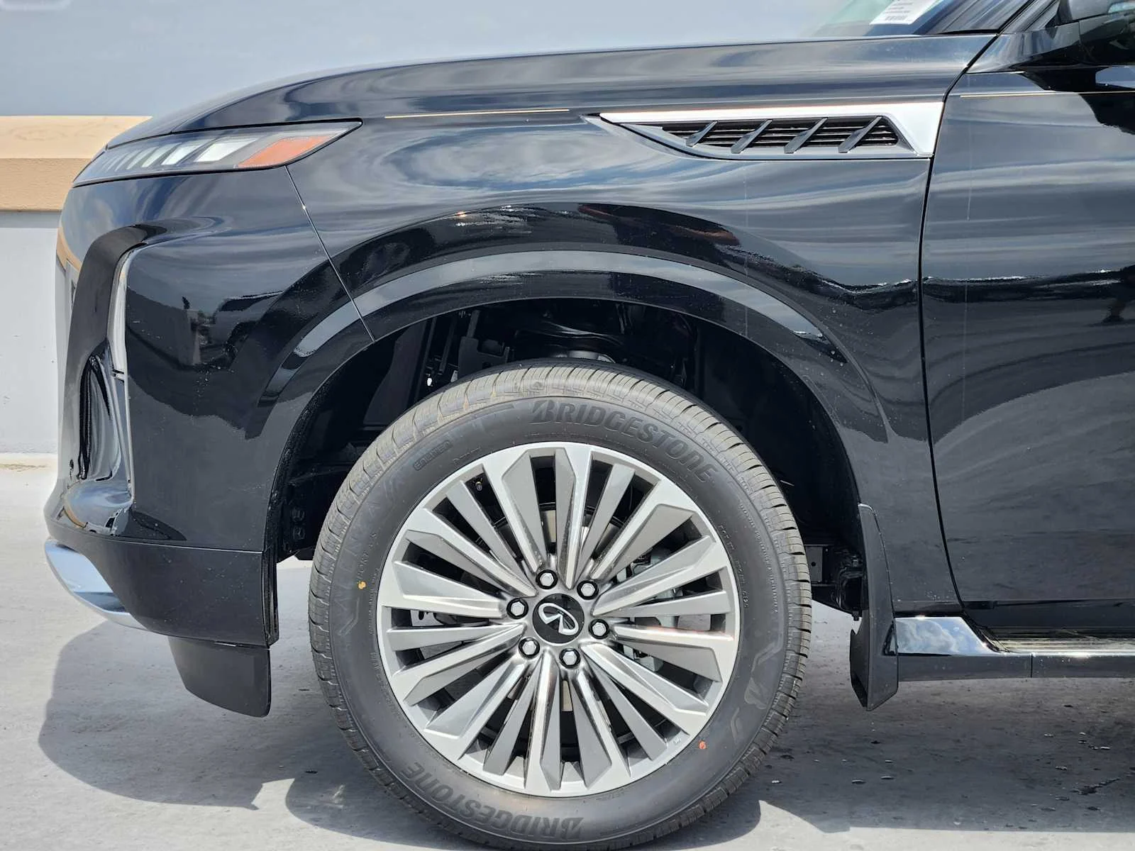 New 2026 BLACK OBSIDIAN INFINITI Luxe 2WD image 6