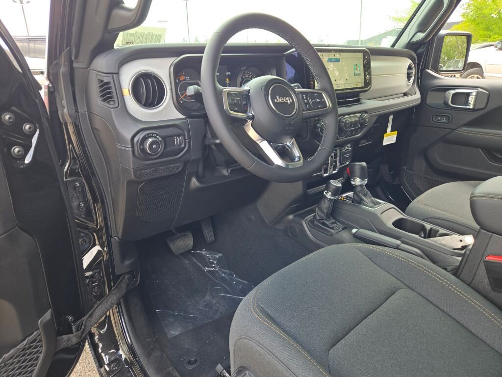 New 2026 Black Clear-Coat Exterior Paint Jeep Sahara image 2