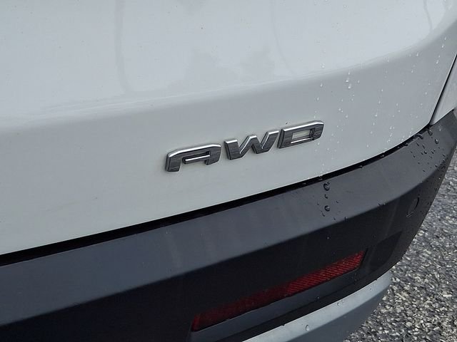 Used 2021 White GMC SLT image 33