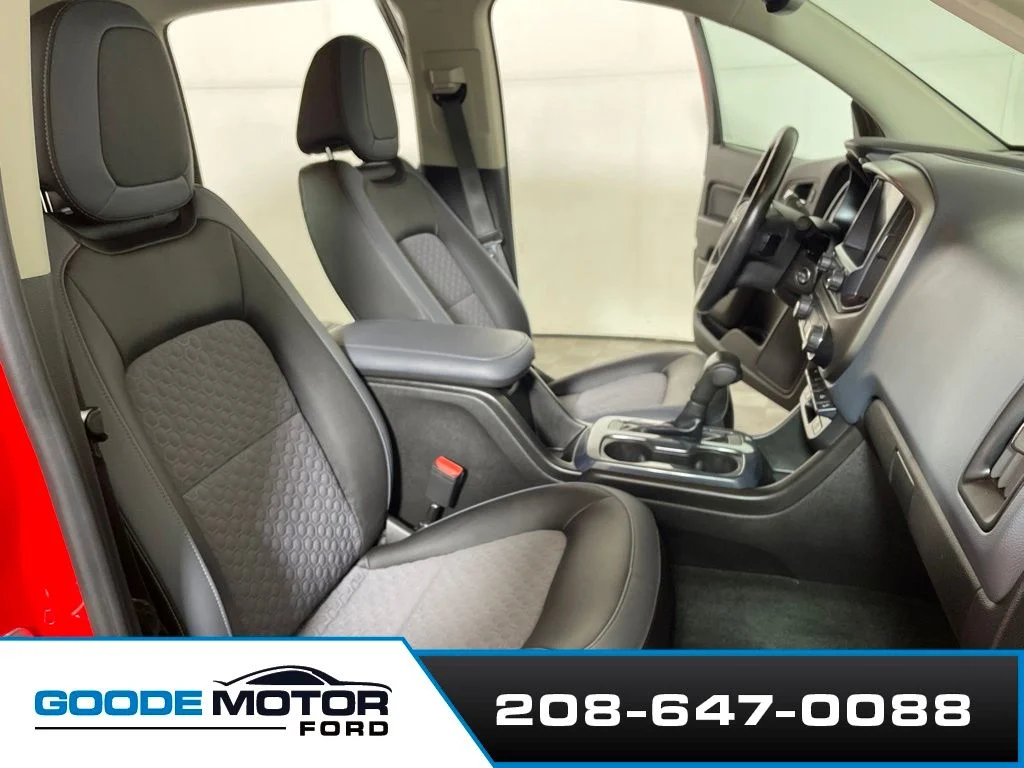 Used 2018 Red Chevrolet Z71 image 24