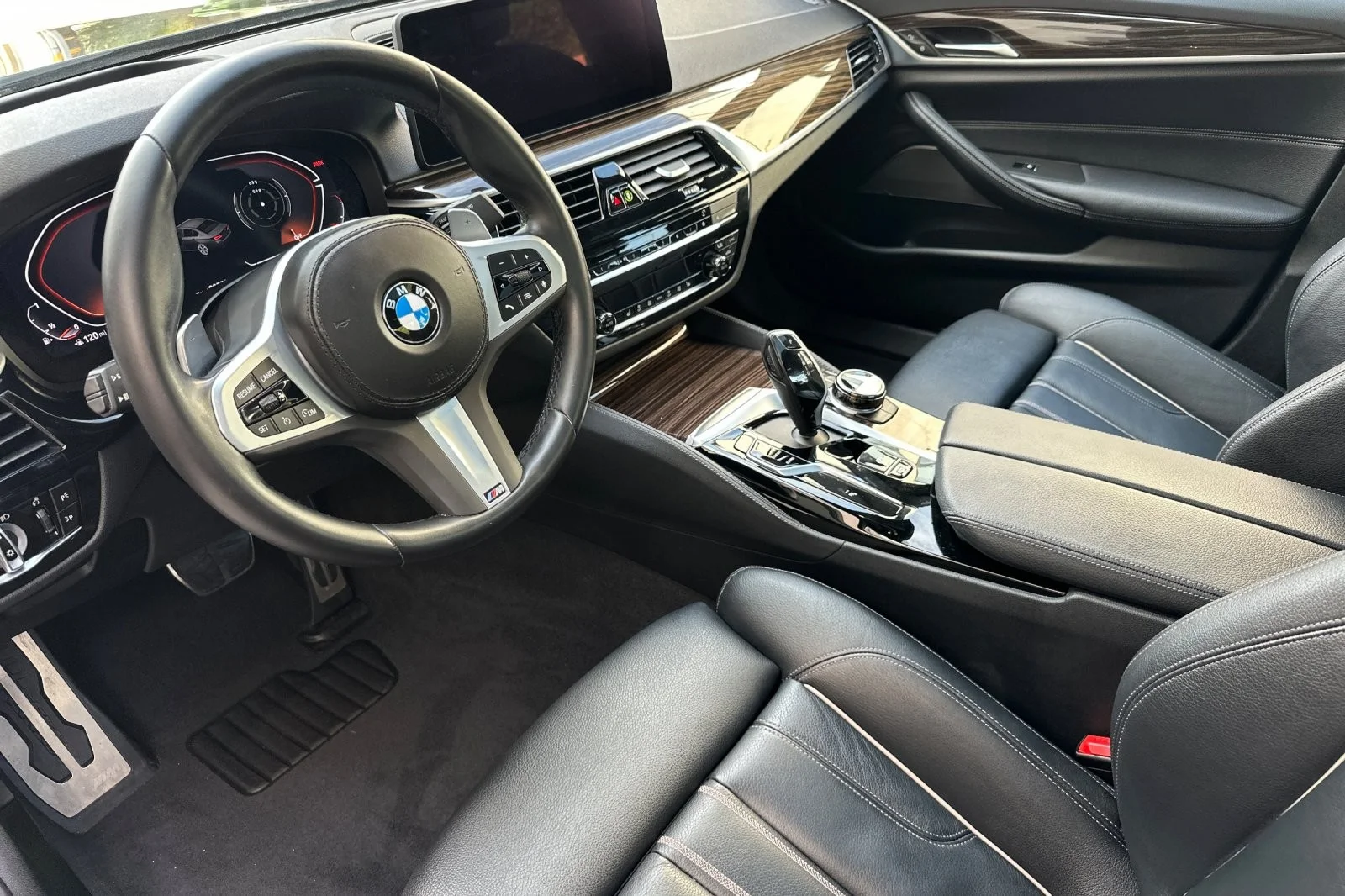 Used 2023 Carbon Black Metallic BMW 540i xDrive image 9