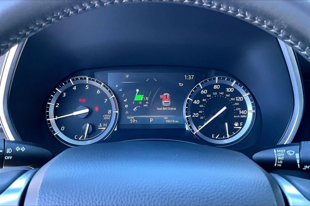 Used 2021 Silver Toyota XLE image 15