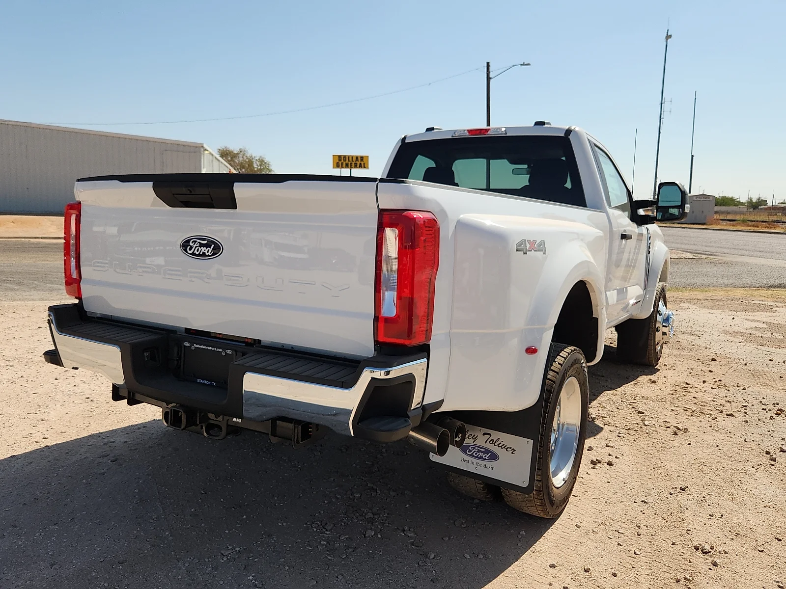 New 2027 Oxford White Ford XLT image 7