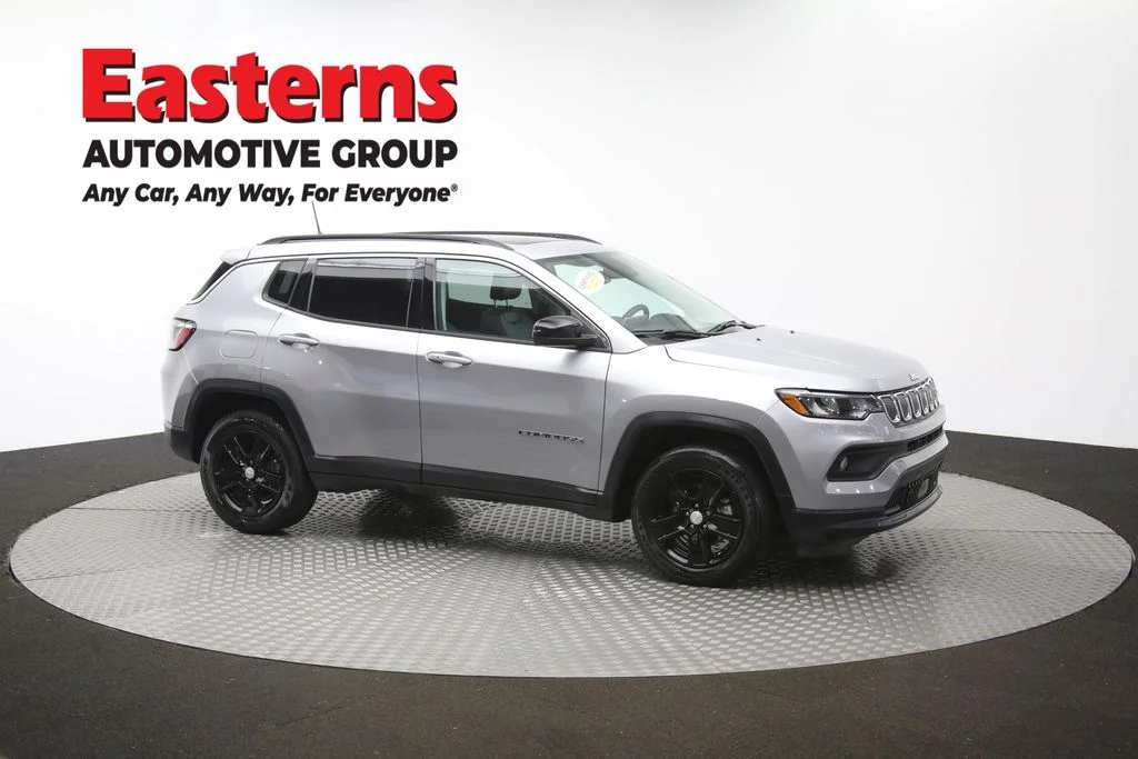 Used 2022 Silver Jeep Latitude image 49