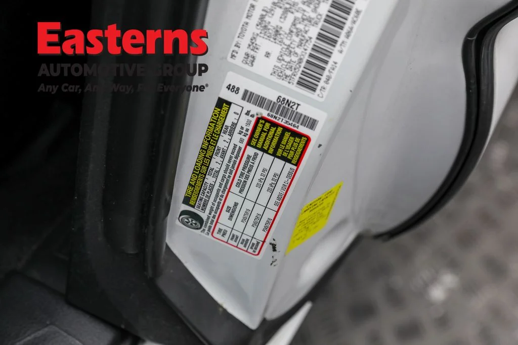 Used 2019 White Toyota SR image 31
