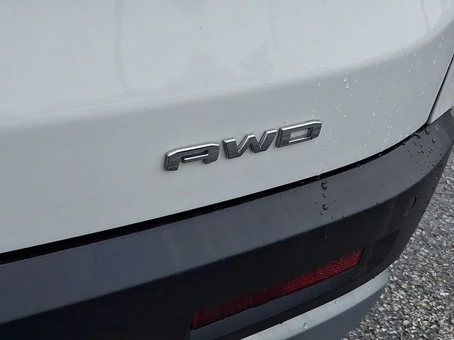 Used 2021 White GMC SLT image 33
