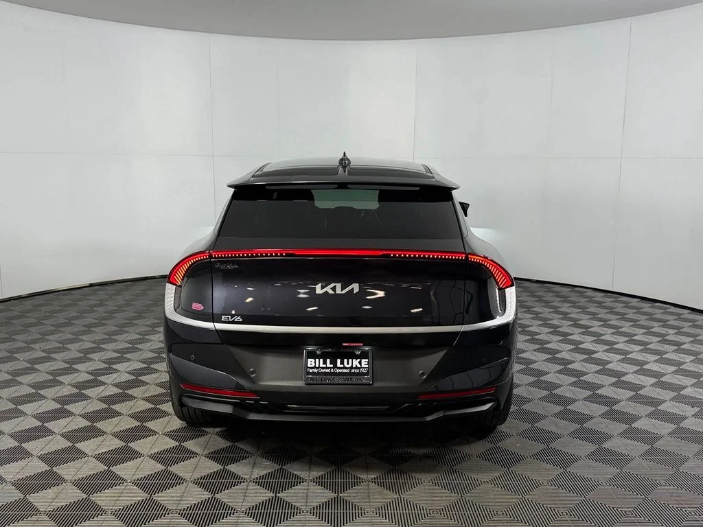 Certified Used 2025  Kia Light image 9