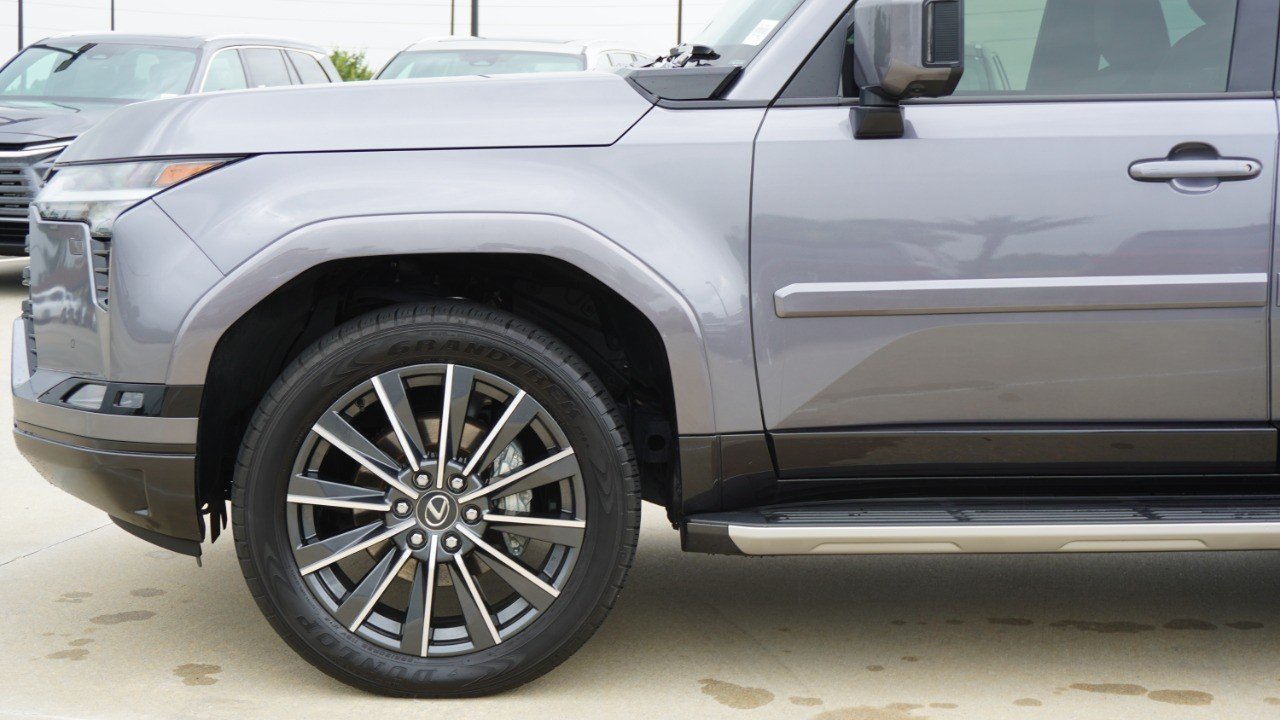 Used 2024 Gray Lexus GX 550 Luxury image 10