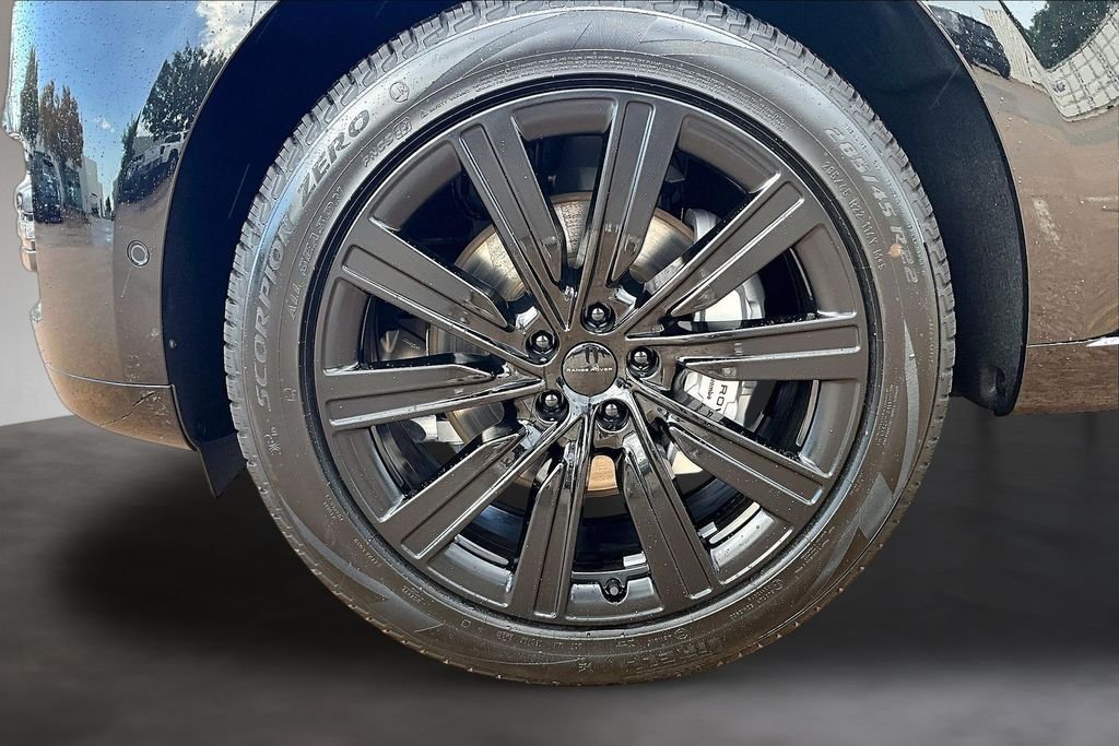 New 2026 Santorini Black Metallic Land Rover SE image 12