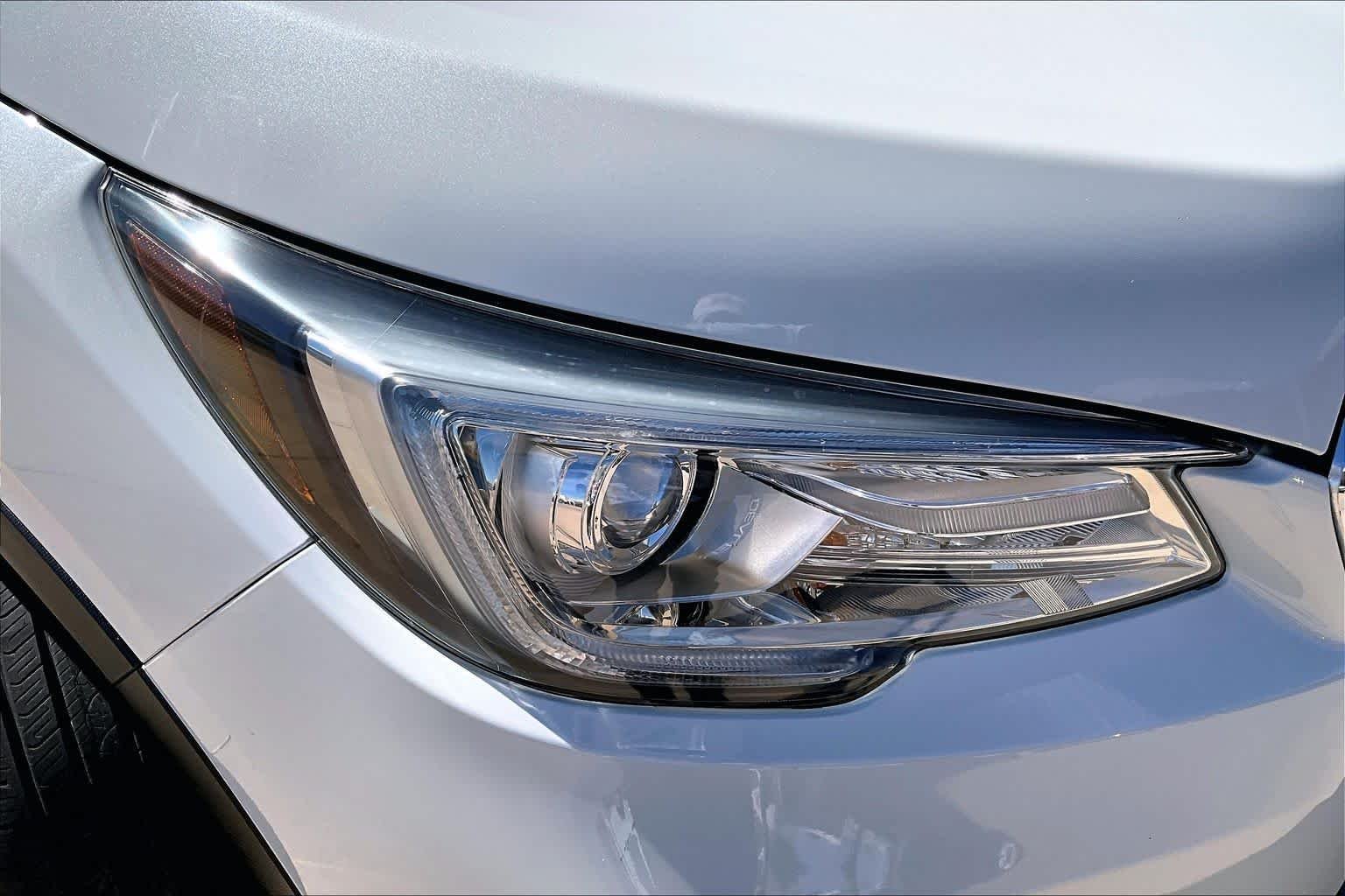 Used 2021 Crystal White Pearl Subaru Limited image 28