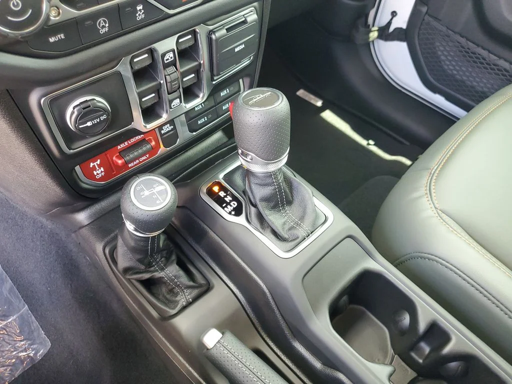 New 2026 White/off-white Jeep Mojave image 16