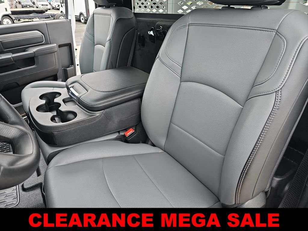 2025 RAM 3500 Chassis Tradesman - Photo 13