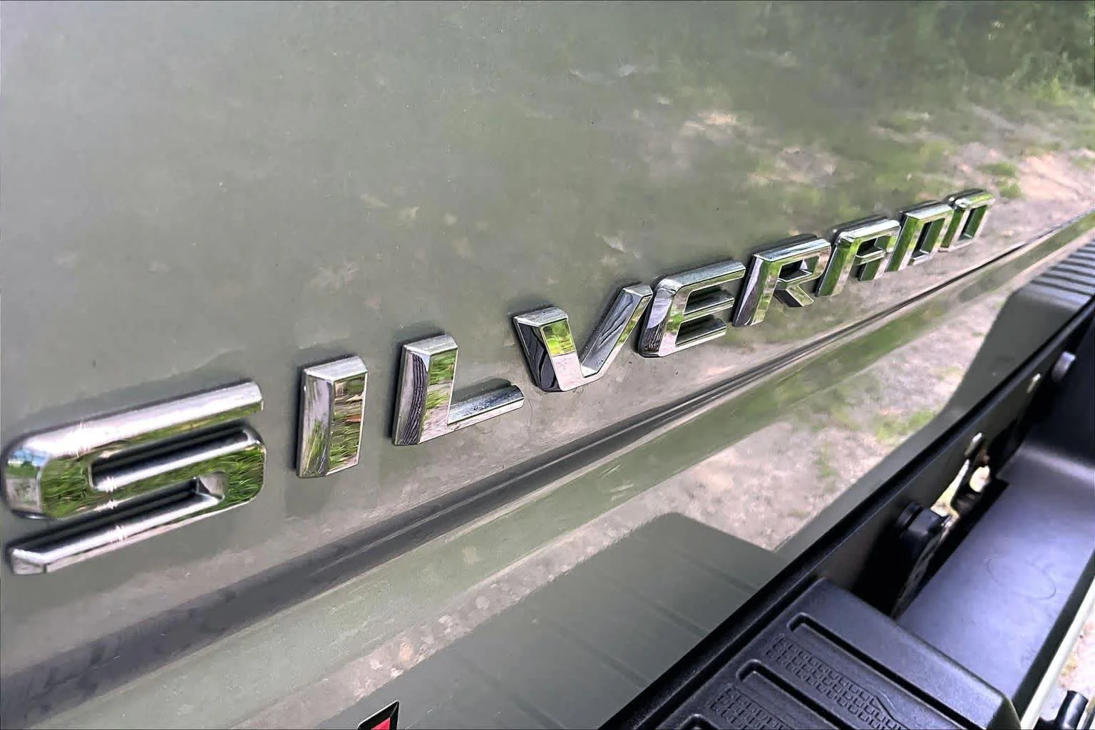 Used 2021 Silver Ice Metallic Chevrolet Custom image 10