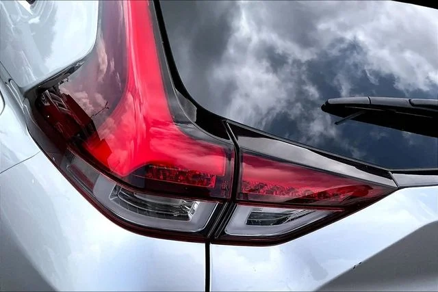 Used 2024 Silver Mitsubishi ES image 21