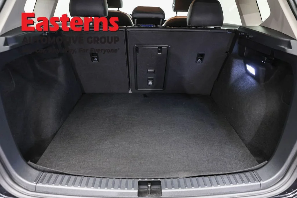 Used 2025 Black Volkswagen 1.5T SE image 9