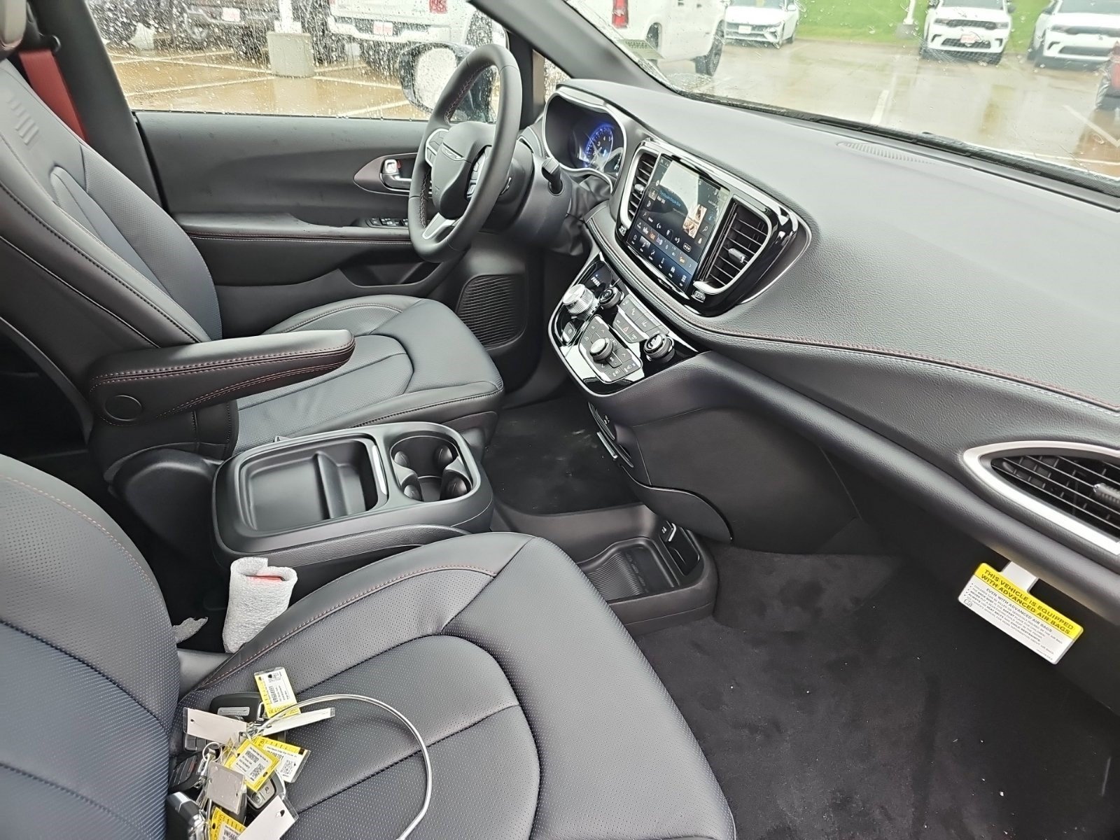New 2027 Bright White Clearcoat Chrysler Select image 9