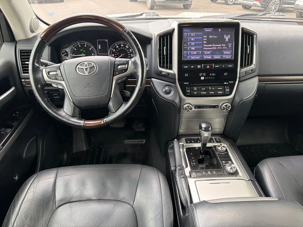 Used 2018 Blizzard Pearl Toyota  image 2