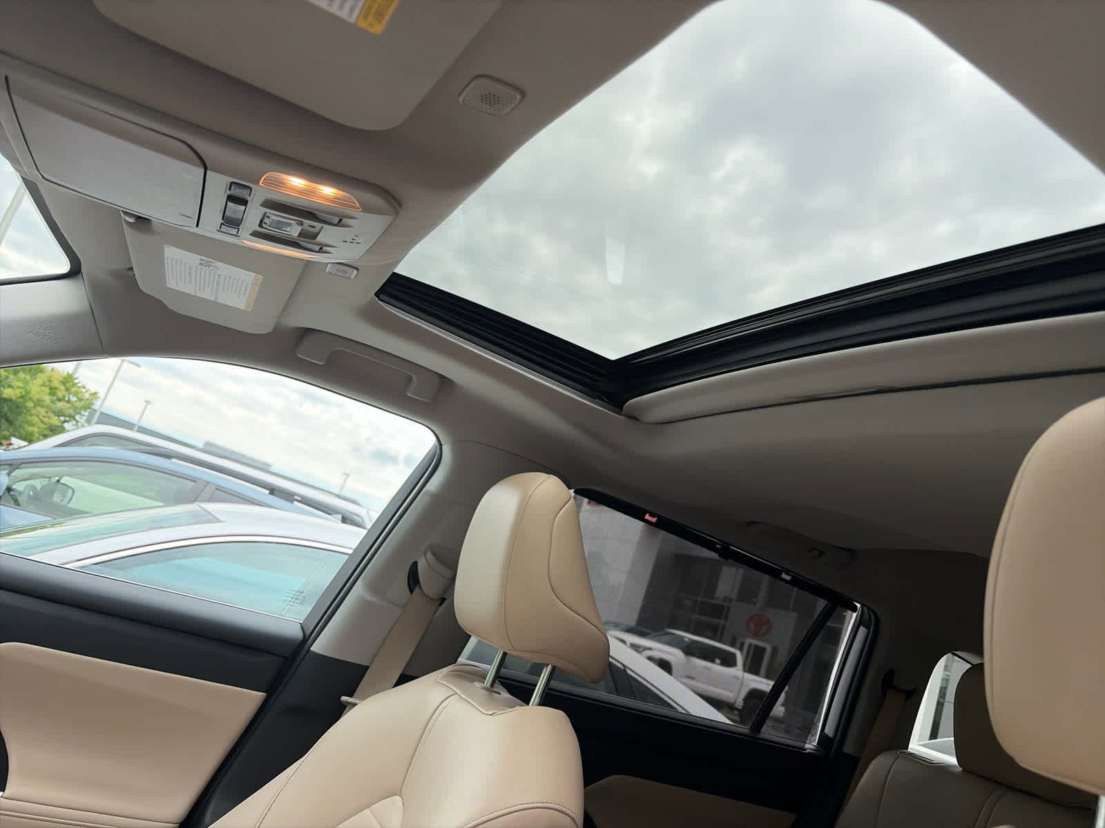 Used 2023 Wind Chill Pearl Toyota XLE image 5