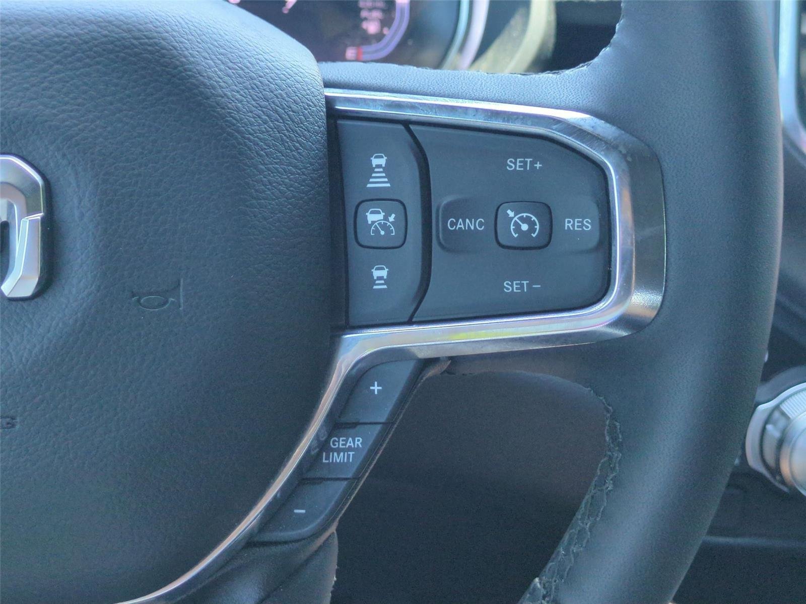 Used 2025 BRIGHT WHITE CLEARCOAT DODGE LARAM image 21