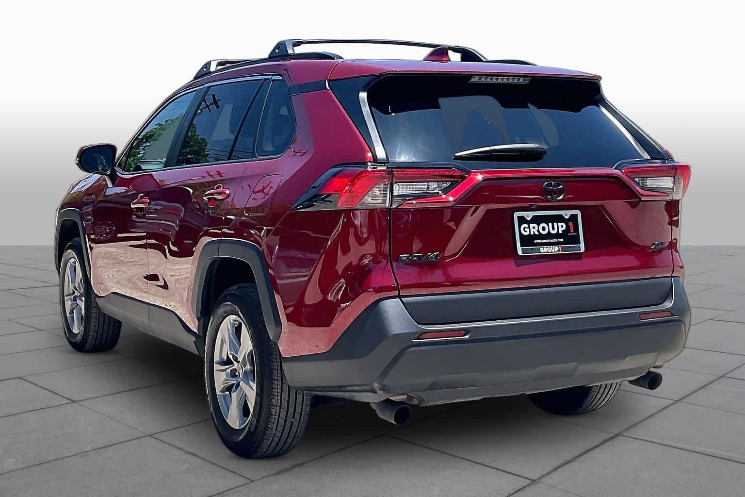 Used 2025 Ruby Flare Pearl Toyota XLE image 12