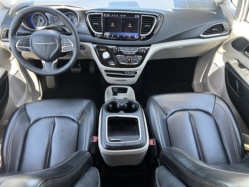 Used 2023 Bright White Clearcoat Chrysler Touring L image 18