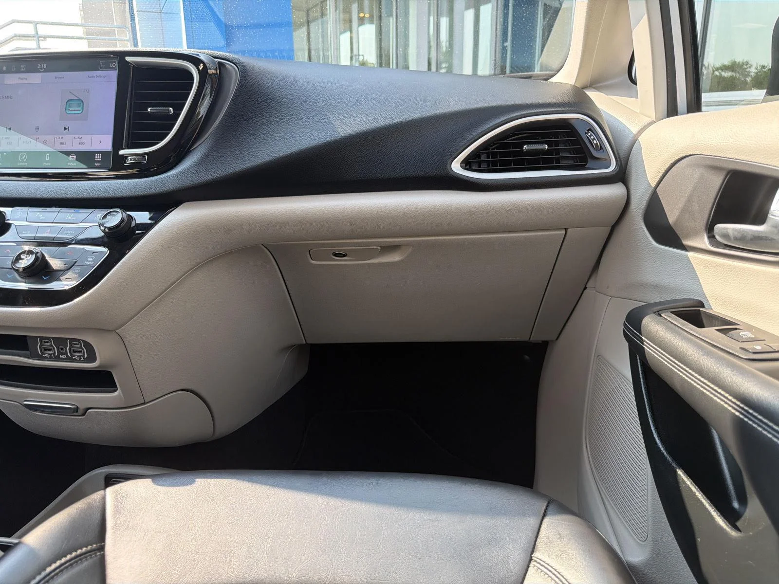 Used 2023 Silver Mist Clearcoat Chrysler Touring L image 32