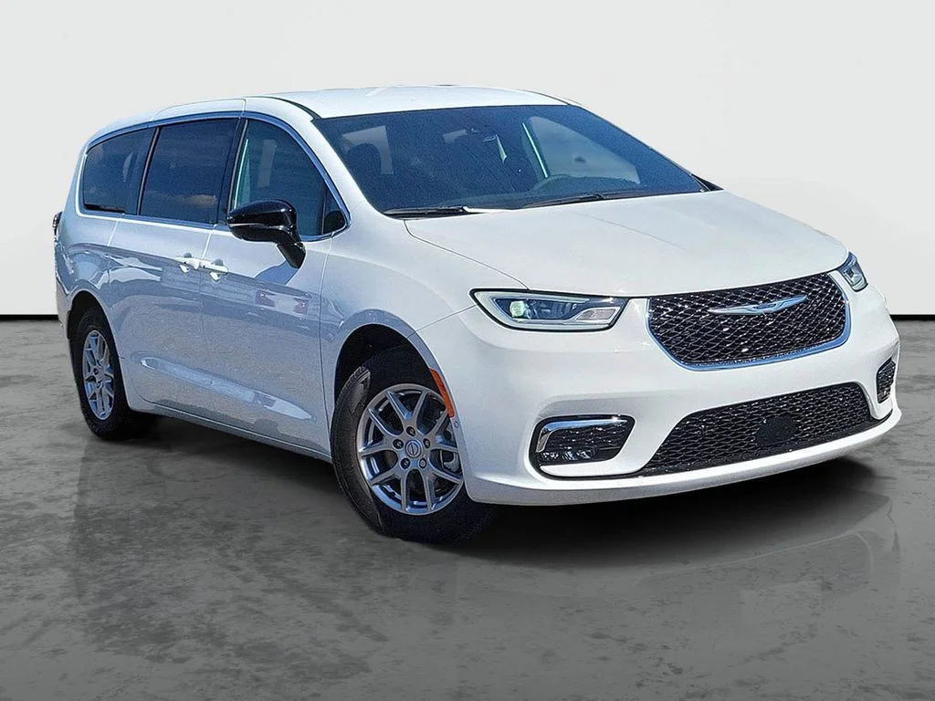 2025 Chrysler Pacifica Select's photo