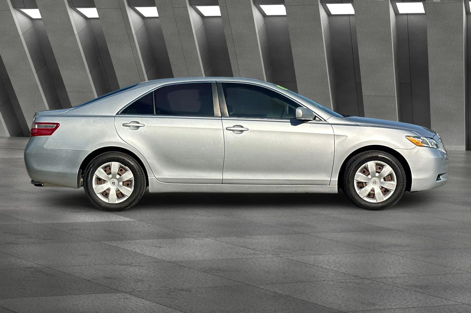 Used 2007 Silver Toyota LE image 12