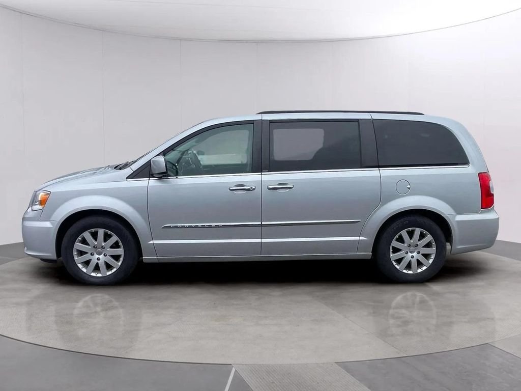 Used 2011 Chrysler Town & Country Touring-L with VIN 2A4RR8DG0BR616075 for sale in Racine, WI